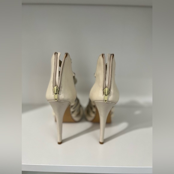 Eggshell color chain detail heels - Picture 5 of 6